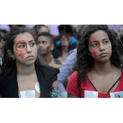 Três mulheres morrem por dia no Brasil por feminicídio